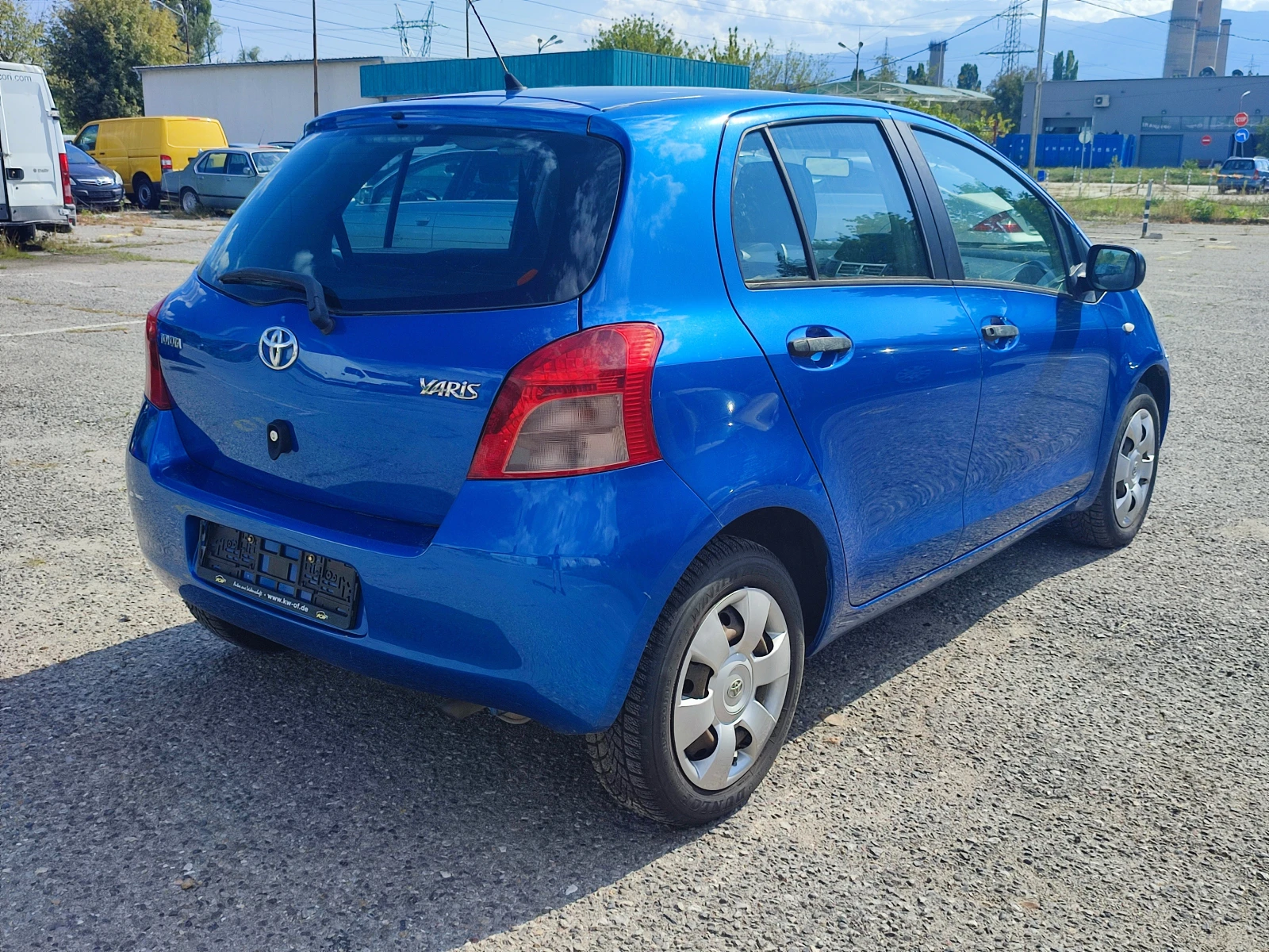 Toyota Yaris 1.3i-87kc-КЛИМАТИК-ЕВРО4 - изображение 4