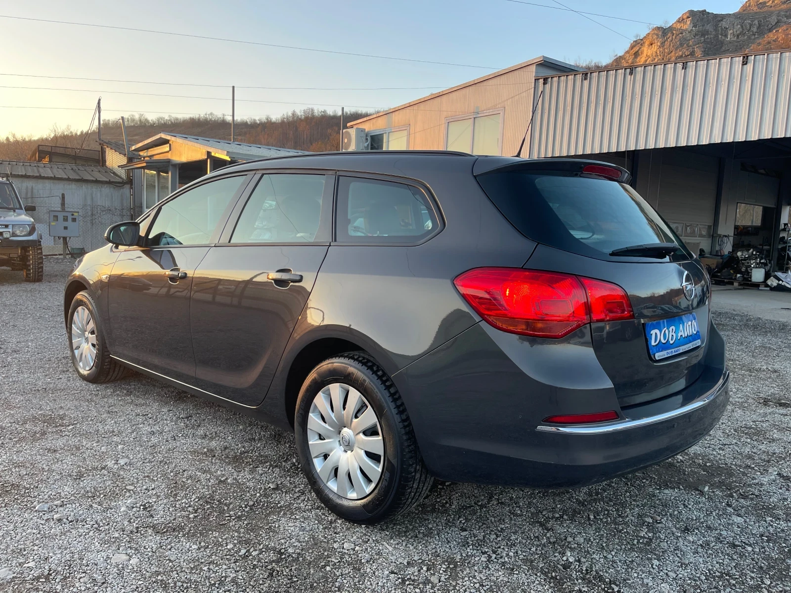 Opel Astra 1.6CDTI-147 000 км- 110к.с -SPORT TOURER - изображение 2