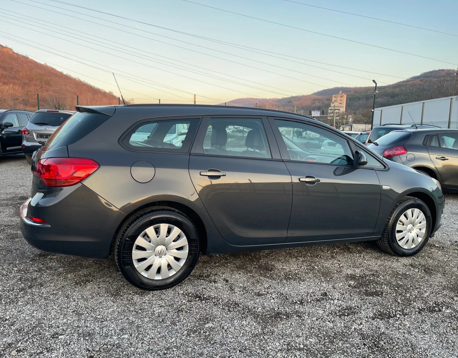 Opel Astra 1.6CDTI-147 000 км- 110к.с -SPORT TOURER - изображение 6