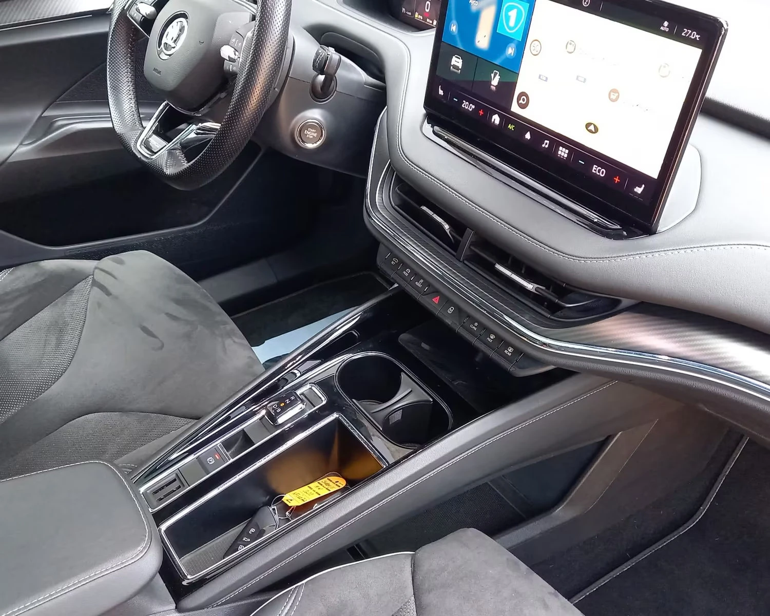 Skoda Enyaq iV60/SPORTLINE/179HP/CAM/PANO/AMBI/DIGITAL/153D - изображение 9