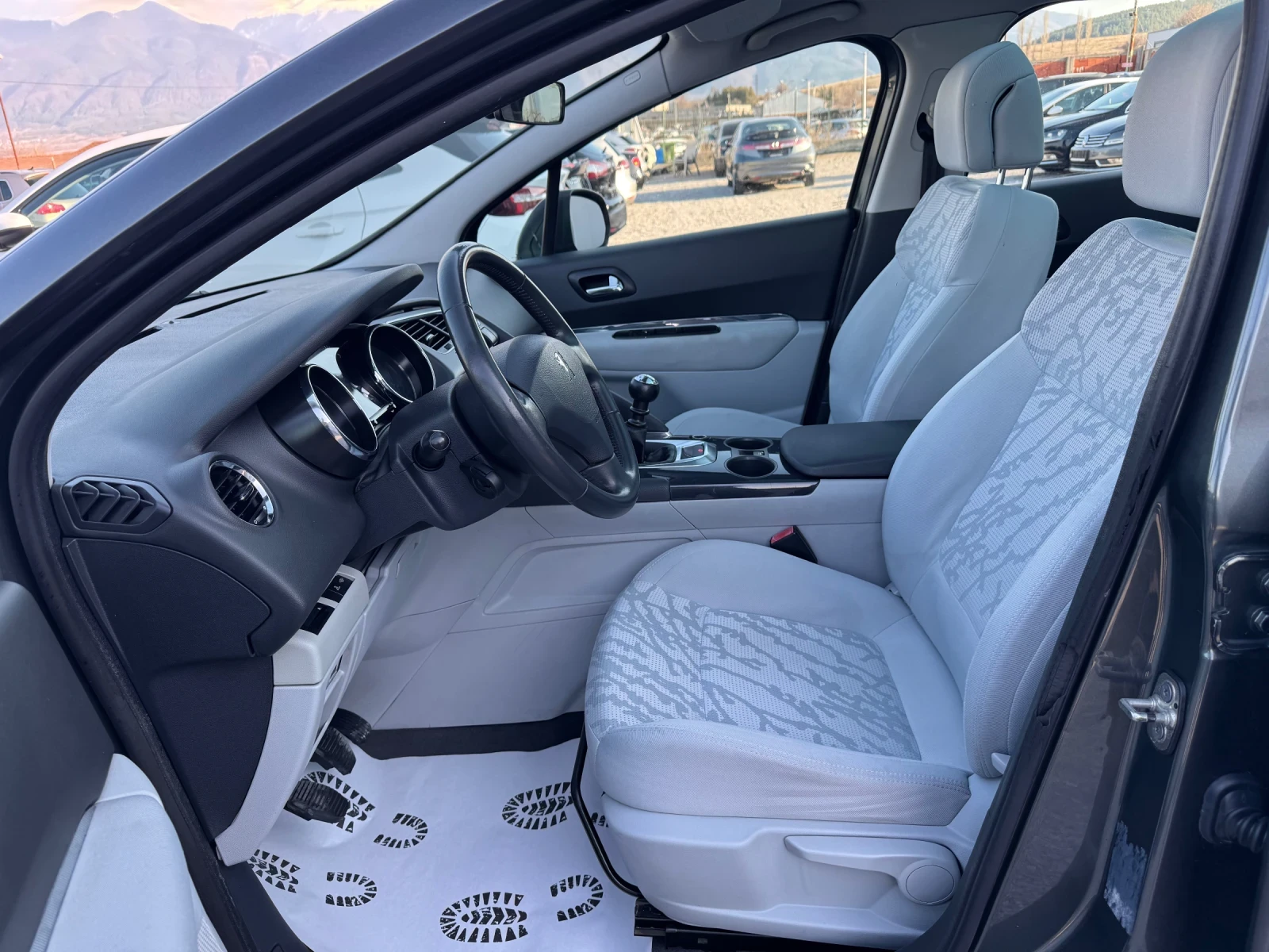 Peugeot 3008 2.0HDI/ПАНОРАМА/РЕАЛНИ КИЛОМТЕРИ/ТОП СЪСТОЯНИЕ, снимка 8 - Автомобили и джипове - 53738804