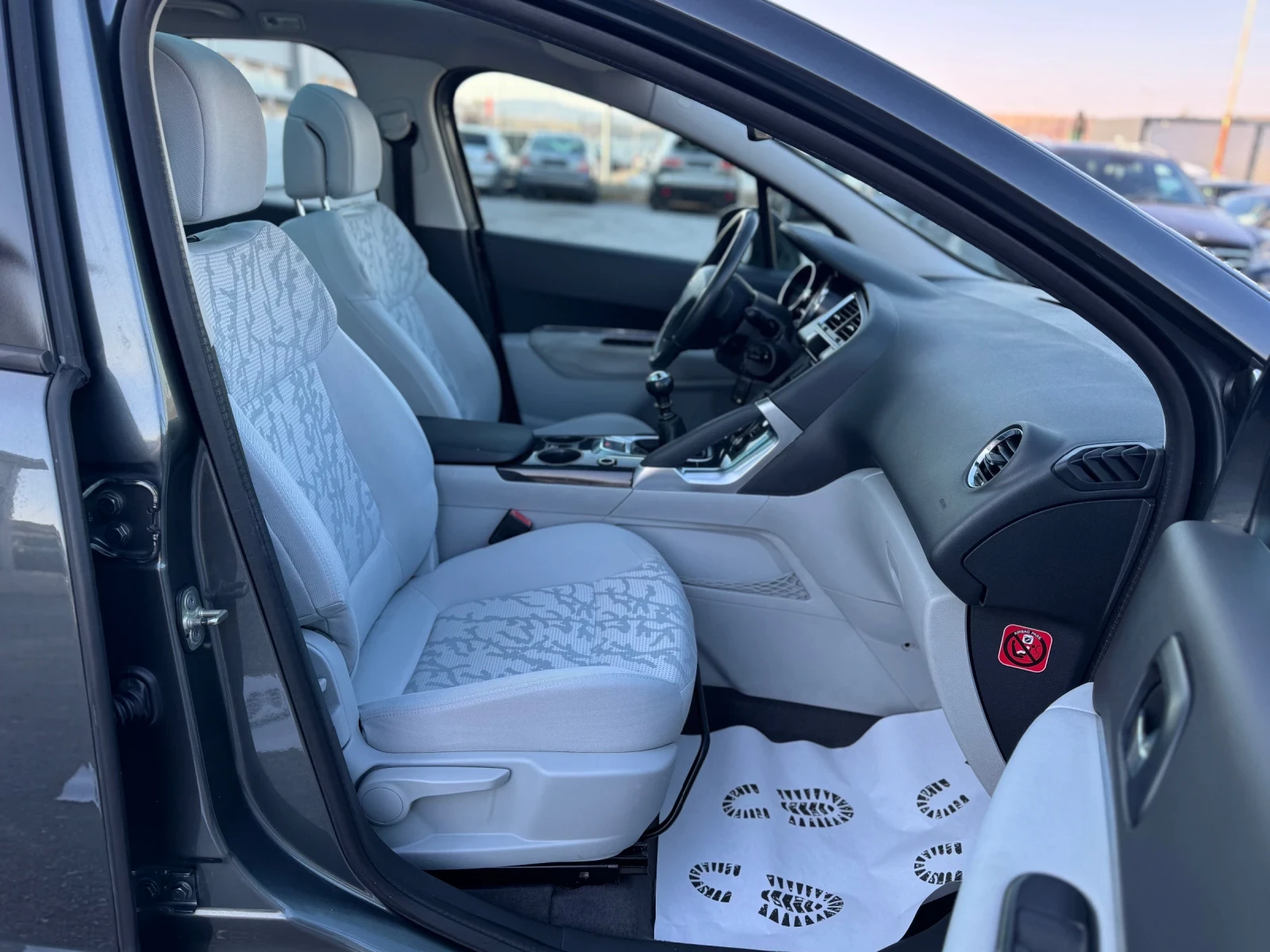 Peugeot 3008 2.0HDI/ПАНОРАМА/РЕАЛНИ КИЛОМТЕРИ/ТОП СЪСТОЯНИЕ, снимка 9 - Автомобили и джипове - 53738804