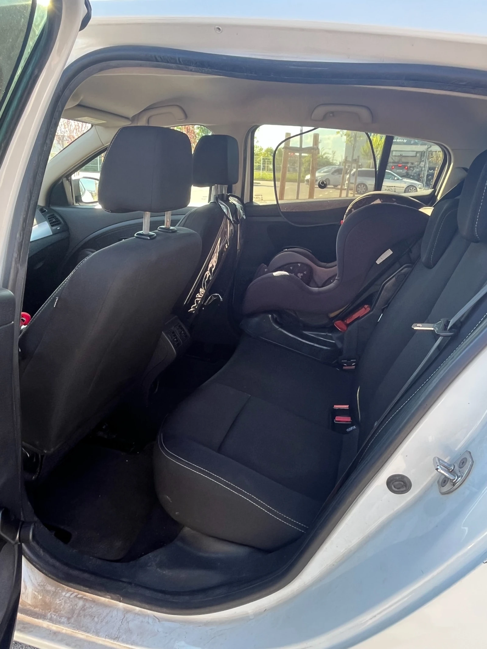 Renault Megane 1.5 DCI, снимка 9 - Автомобили и джипове - 54481743