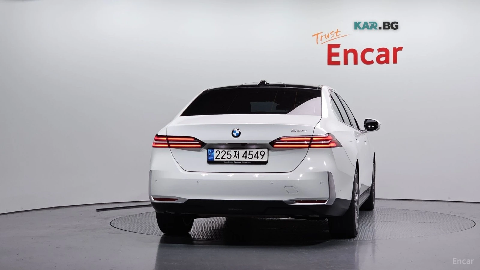 BMW 520 i DISTRONIC* ХЕДЪП* 360 CAM* ПОДГРЕВ* ОБДУХВАНЕ* , снимка 4 - Автомобили и джипове - 55738979