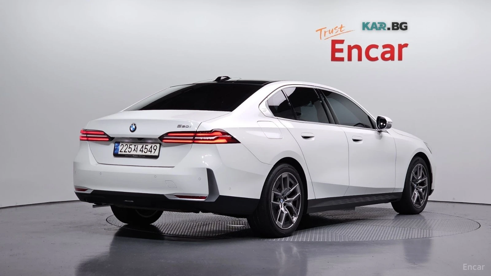 BMW 520 i DISTRONIC* ХЕДЪП* 360 CAM* ПОДГРЕВ* ОБДУХВАНЕ* , снимка 3 - Автомобили и джипове - 55738979