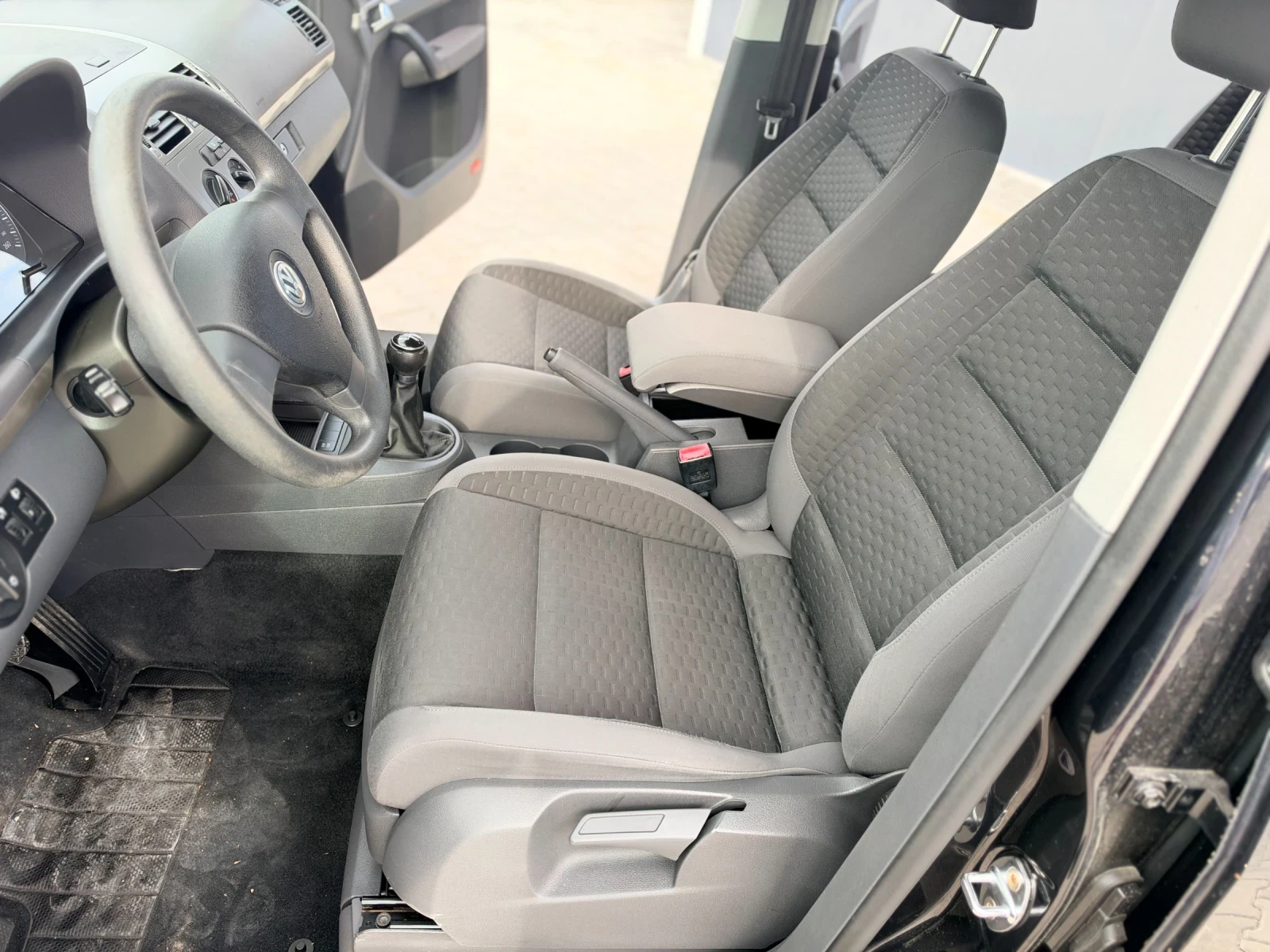 VW Touran 1.9TDI Собствен лизинг!!!, снимка 9 - Автомобили и джипове - 56732438