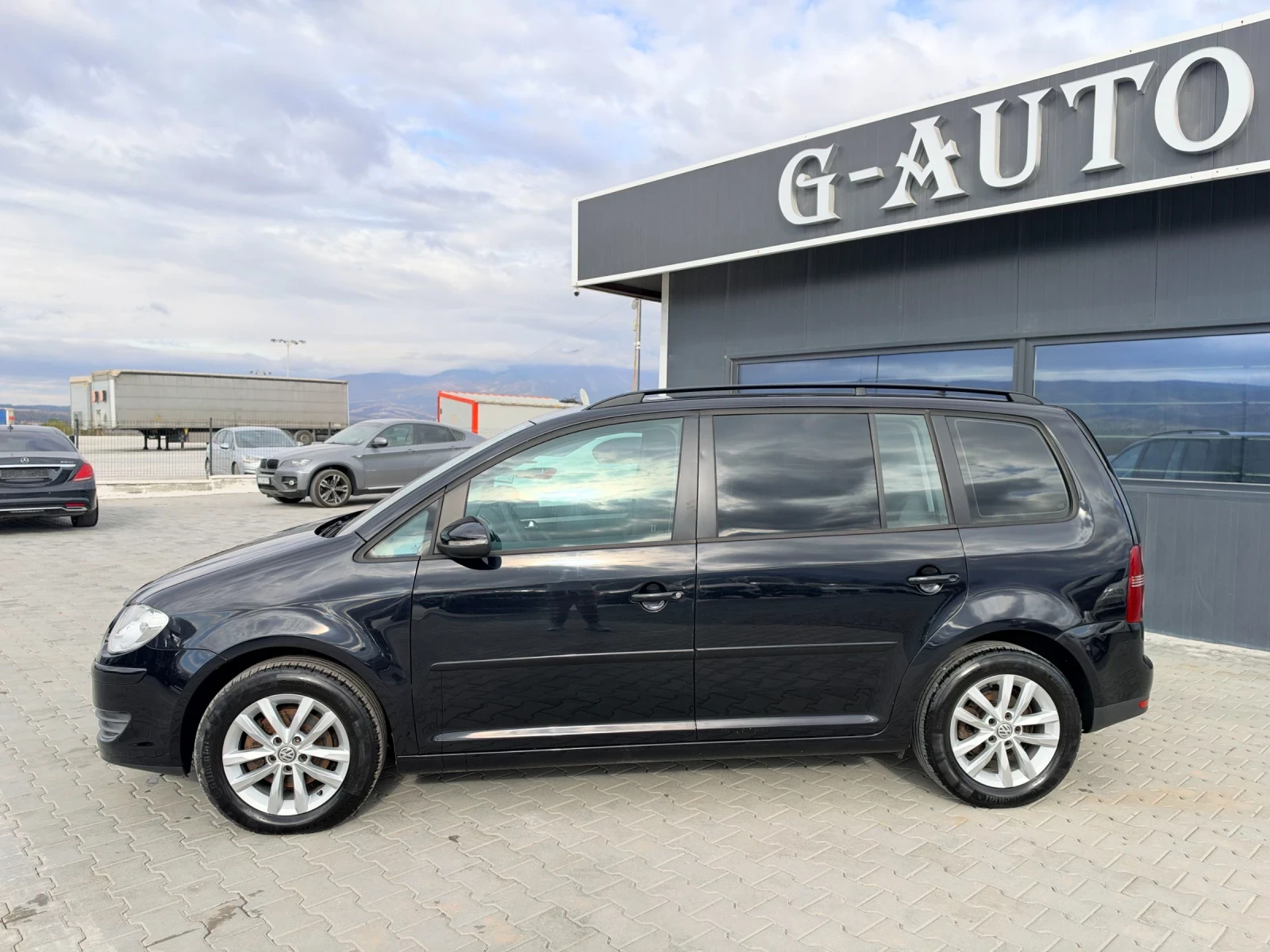 VW Touran 1.9TDI Собствен лизинг!!!, снимка 2 - Автомобили и джипове - 56732438