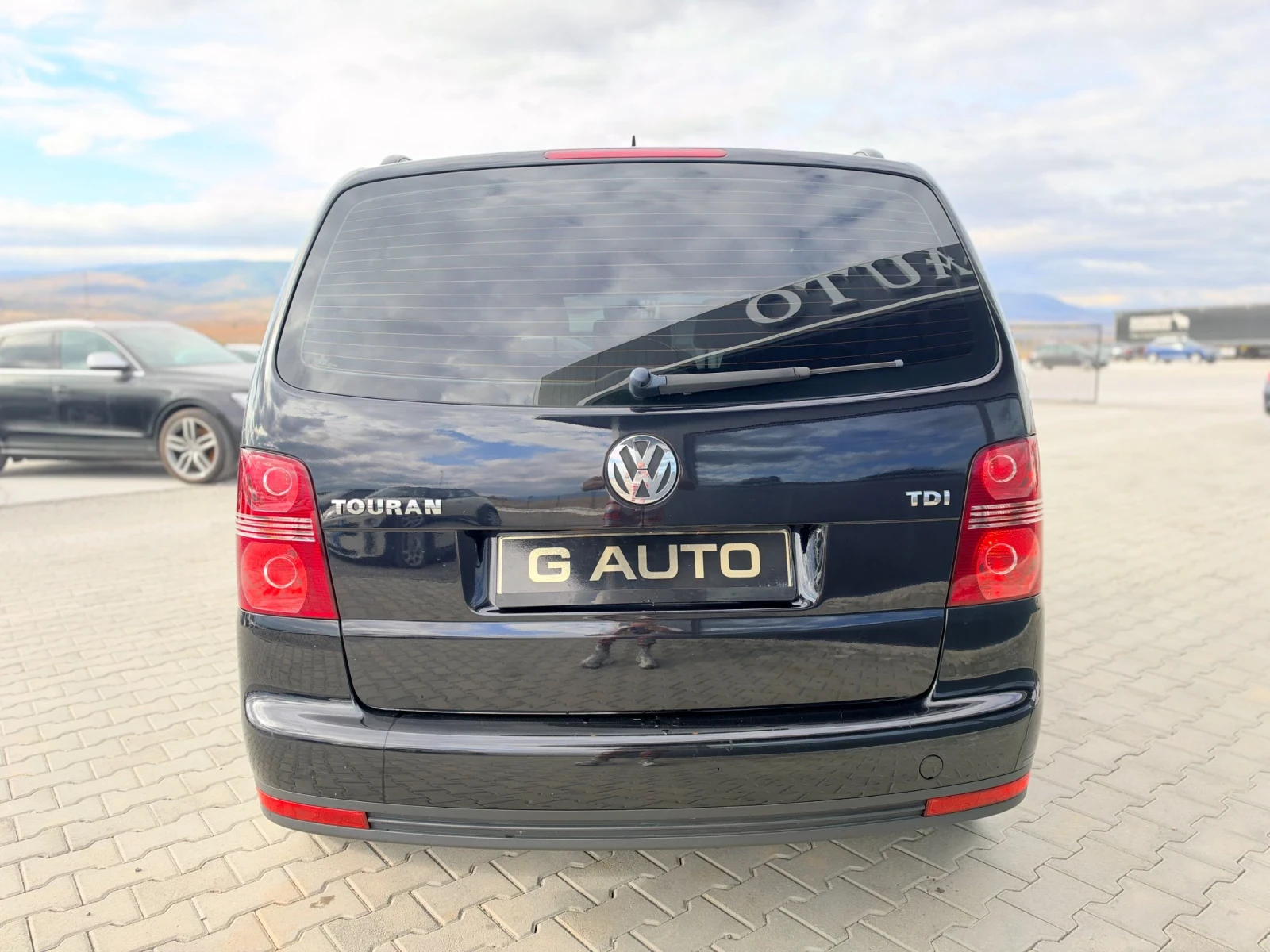 VW Touran 1.9TDI Собствен лизинг!!!, снимка 4 - Автомобили и джипове - 56732438