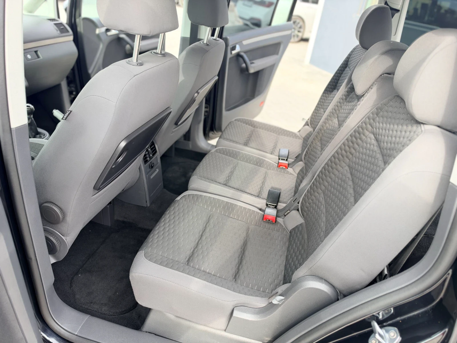 VW Touran 1.9TDI Собствен лизинг!!!, снимка 11 - Автомобили и джипове - 56732438