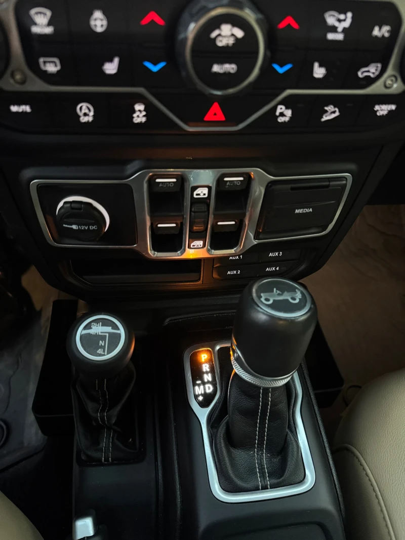 Jeep Wrangler SAHARA 3.6 V6, снимка 14 - Автомобили и джипове - 52922387