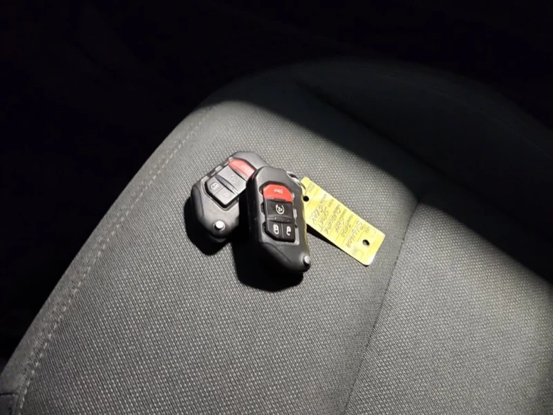 Jeep Gladiator * SPORT S CREW CAB SHORT BED * CARFAX * БЕЗ ПЪРВОН, снимка 8 - Автомобили и джипове - 53269132