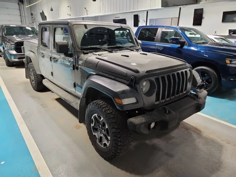 Jeep Gladiator * SPORT S CREW CAB SHORT BED * CARFAX * БЕЗ ПЪРВОН, снимка 2 - Автомобили и джипове - 53269132