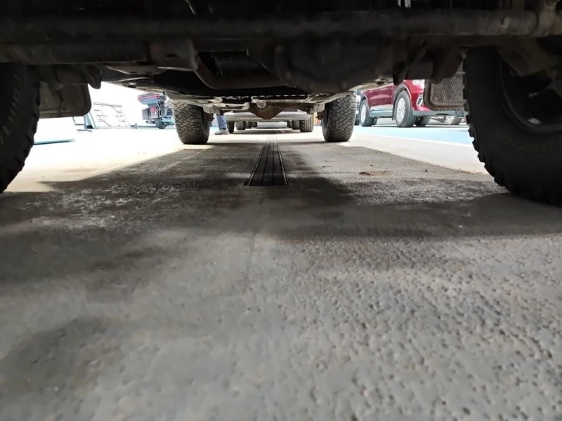 Jeep Gladiator * SPORT S CREW CAB SHORT BED * CARFAX * БЕЗ ПЪРВОН, снимка 17 - Автомобили и джипове - 53269132