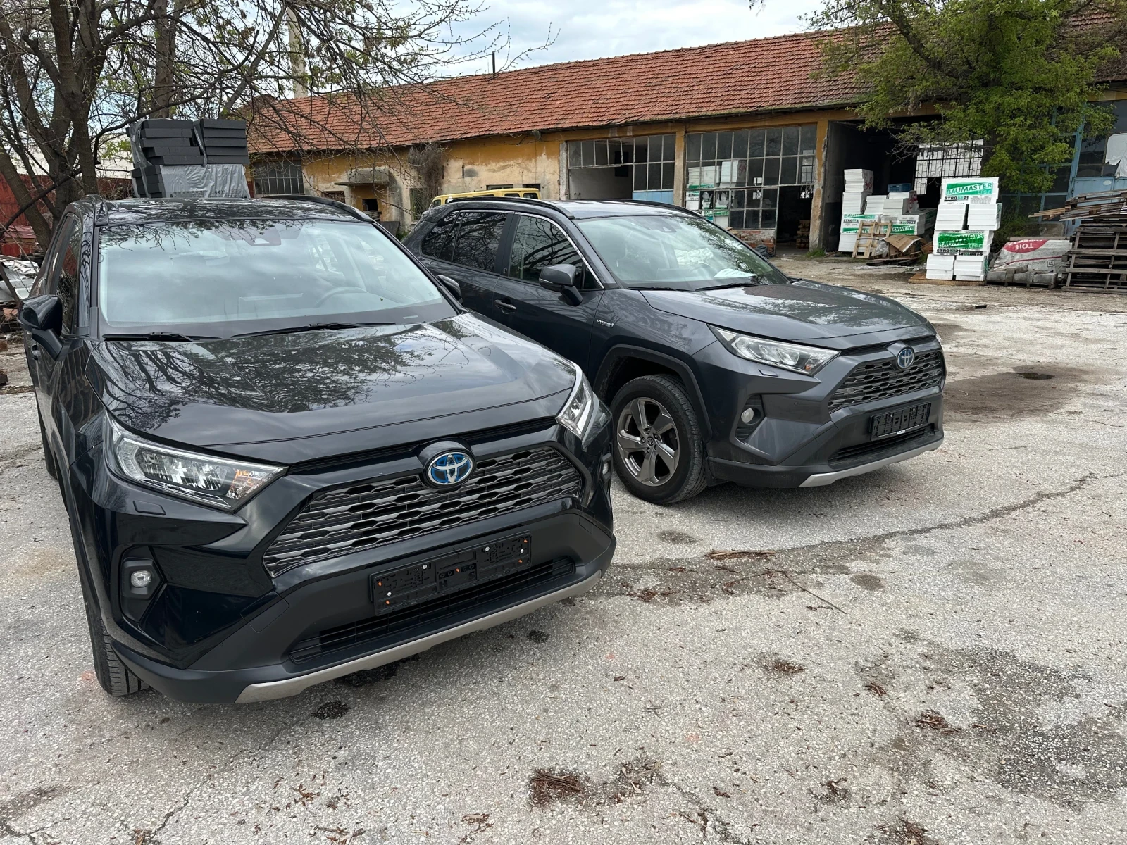 Toyota Rav4  2.5 налична 4x4 * AHK, Navi, LED, el Hec - изображение 2
