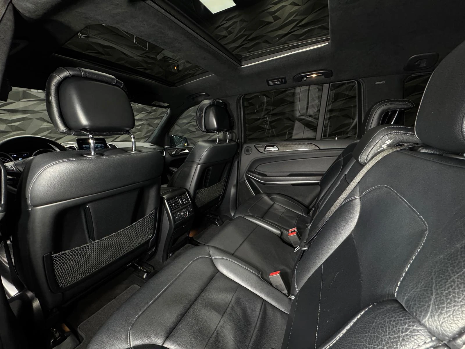 Mercedes-Benz GLS 500 AMG* Harmann* ОБДУХВАНЕ* PANO* 360CAM - изображение 8