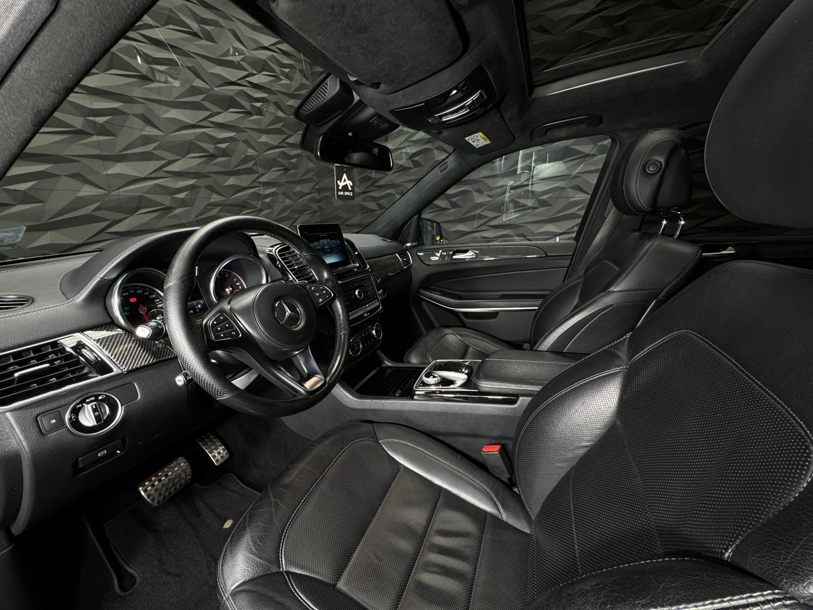 Mercedes-Benz GLS 500 AMG* Harmann* ОБДУХВАНЕ* PANO* 360CAM - изображение 7