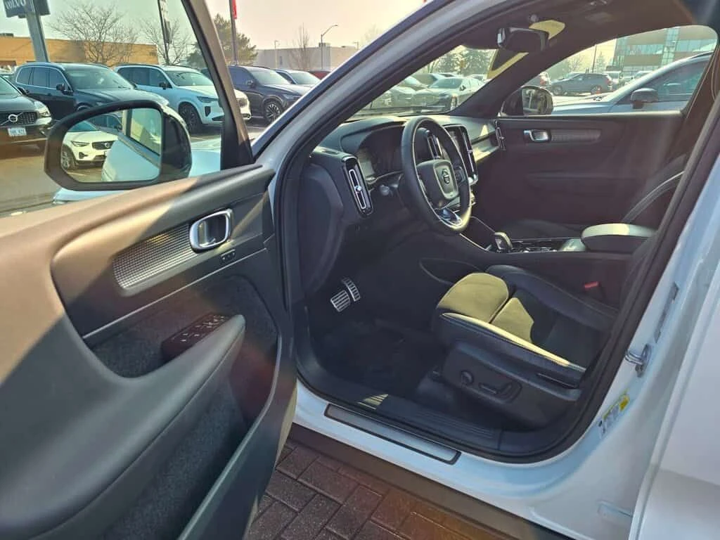 Volvo XC40 * UP TO * 5YR/UNLIMITED KM WARRANTY... * CARFAX * , снимка 9 - Автомобили и джипове - 54083199