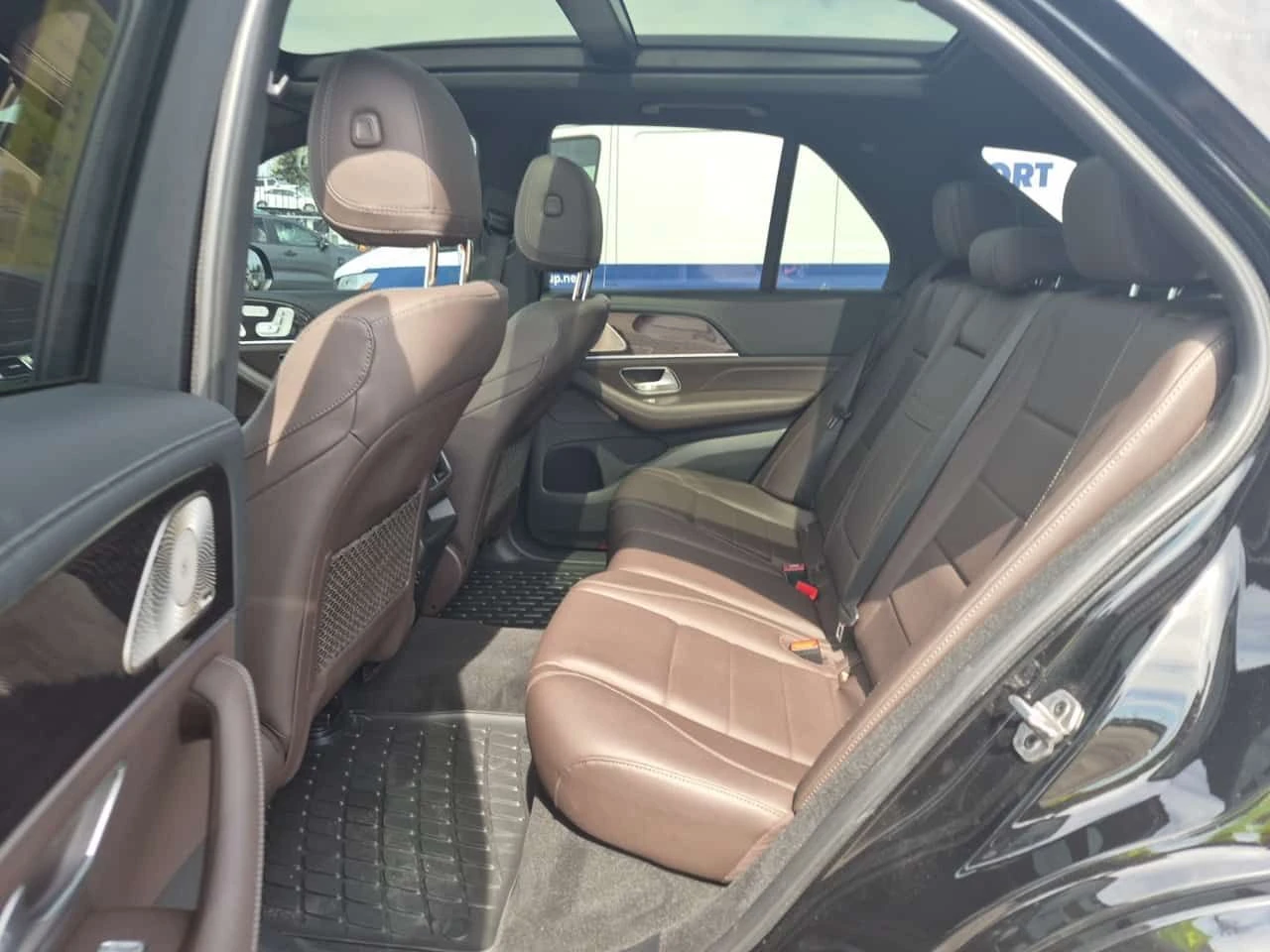 Mercedes-Benz GLE 350 BURMESTER * PANO * KEYLESS *  ПОДГРЕВИ * CARFAX, снимка 12 - Автомобили и джипове - 54569225