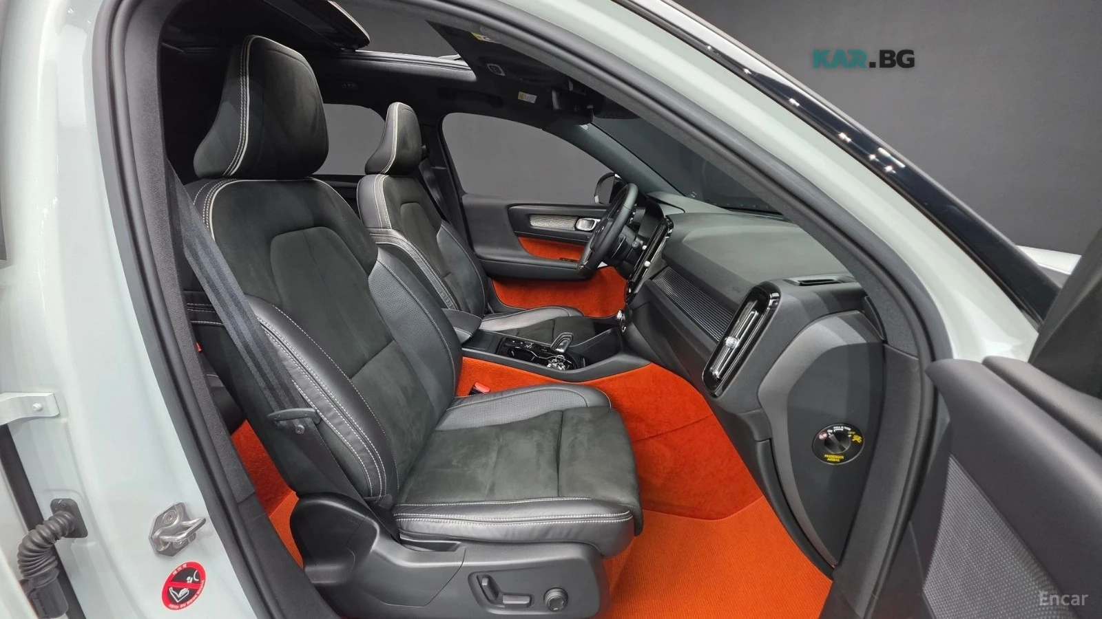 Volvo XC40 T4* R-Design* DISTRONIC* ПОДГРЕВ* КАМЕРА* SUNROOF*, снимка 8 - Автомобили и джипове - 55233541