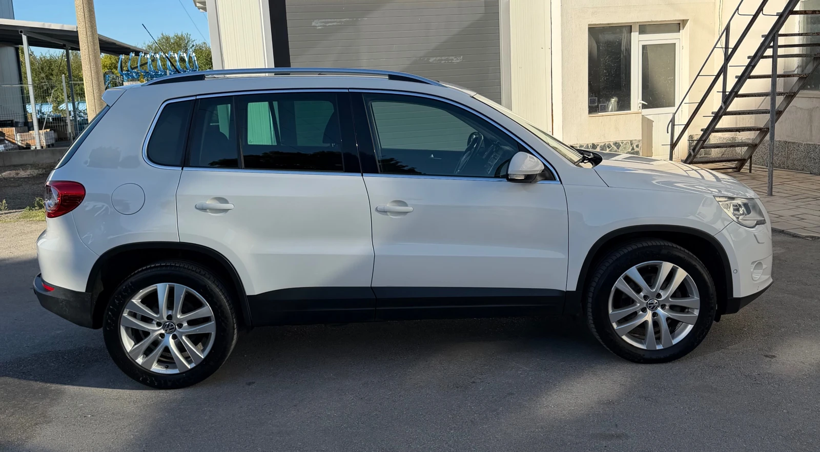 VW Tiguan 2.0 TDI, снимка 4 - Автомобили и джипове - 55962079