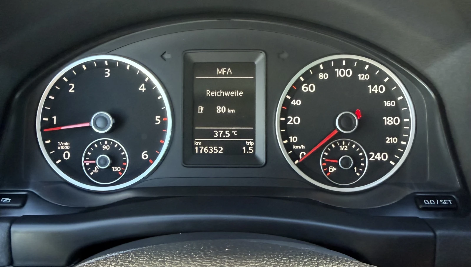 VW Tiguan 2.0 TDI, снимка 11 - Автомобили и джипове - 55962079
