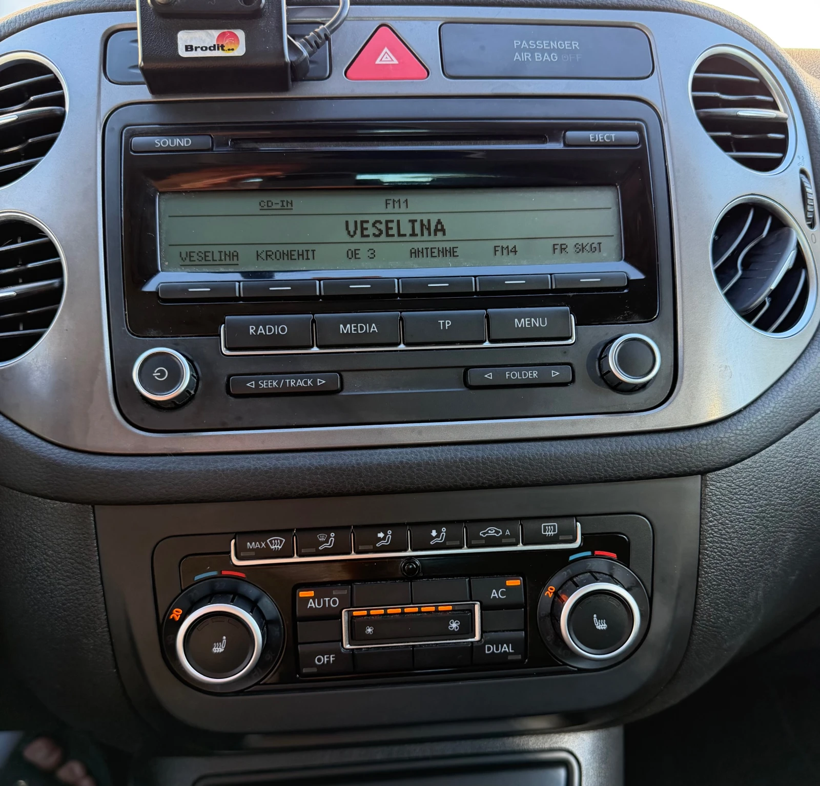 VW Tiguan 2.0 TDI, снимка 13 - Автомобили и джипове - 55962079