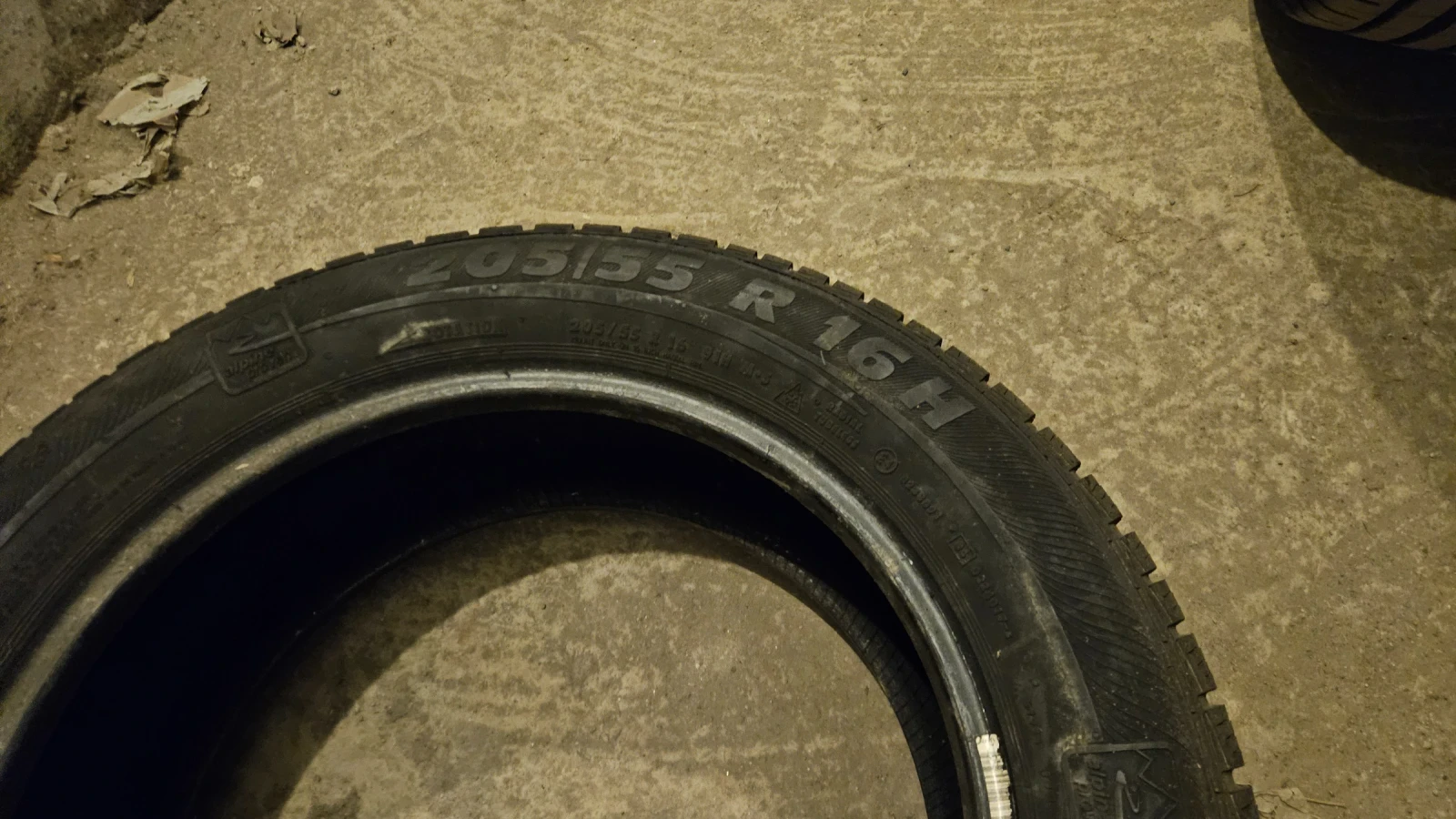 Гуми Зимни 205/55R16, снимка 3 - Гуми и джанти - 56045151