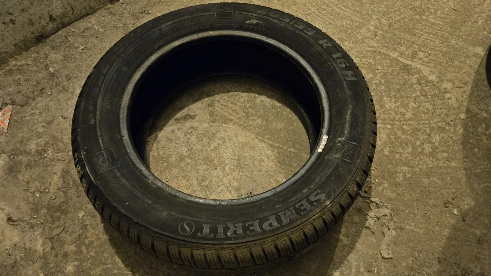 Гуми Зимни 205/55R16, снимка 2 - Гуми и джанти - 56045151