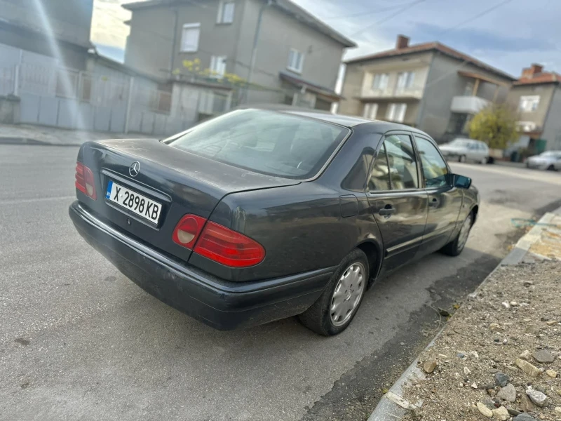 Mercedes-Benz E 220 2.2 дизел, снимка 7 - Автомобили и джипове - 47699249