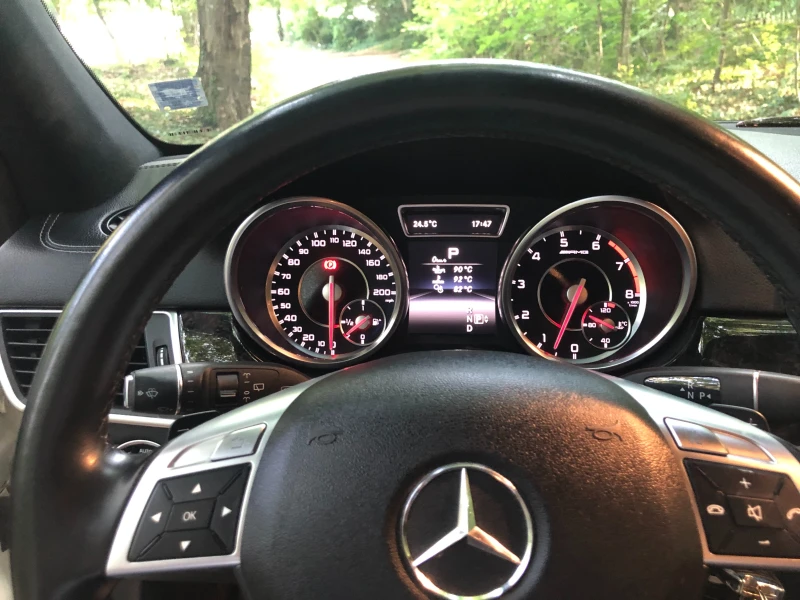 Mercedes-Benz ML 550 AMG  DISTRONIC/LEATHER/TV/LANE-BLINDSPOT/PANORAMA, снимка 6 - Автомобили и джипове - 48391374