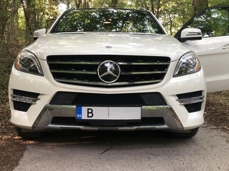 Mercedes-Benz ML 550 AMG  DISTRONIC/LEATHER/TV/LANE-BLINDSPOT/PANORAMA, снимка 2 - Автомобили и джипове - 48391374