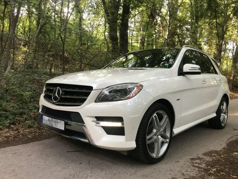 Mercedes-Benz ML 550 AMG  DISTRONIC/LEATHER/TV/LANE-BLINDSPOT/PANORAMA, снимка 1 - Автомобили и джипове - 48391374