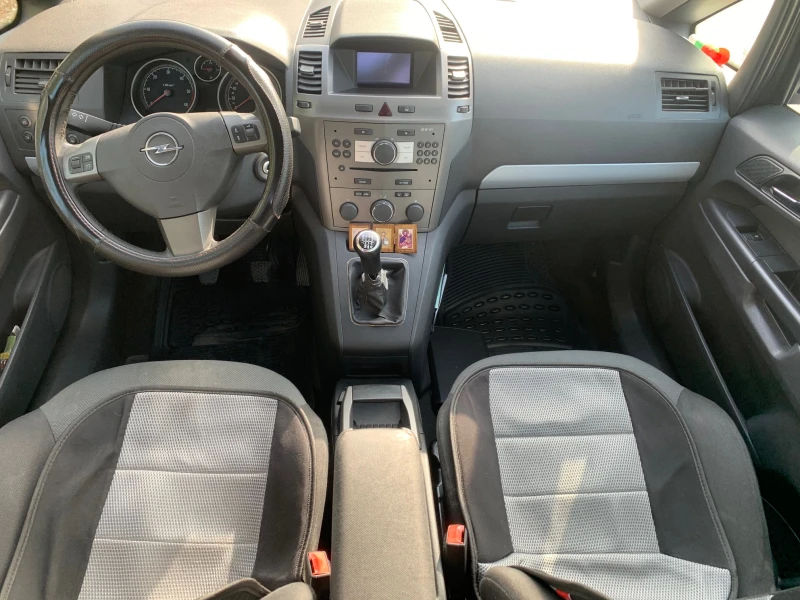 Opel Zafira купена от дилър в България, снимка 7 - Автомобили и джипове - 49417113