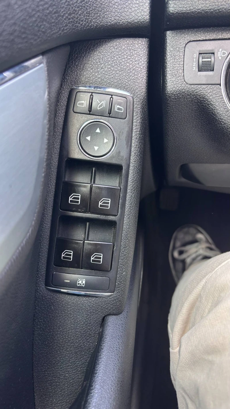 Mercedes-Benz C 220, снимка 8 - Автомобили и джипове - 52268166