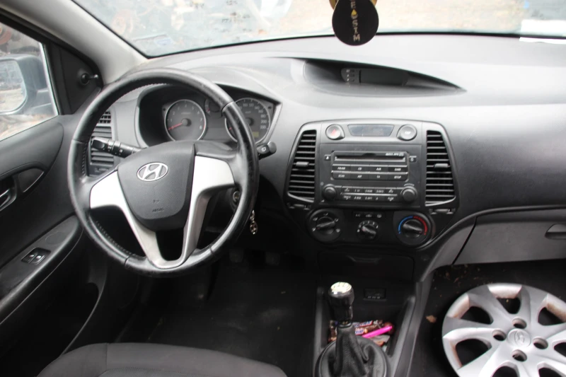 Hyundai I20 1.2i  С ПРОБЛЕМ В ДВИГАТЕЛЯ   САМО НА ЧАСТИ , снимка 10 - Автомобили и джипове - 52041290