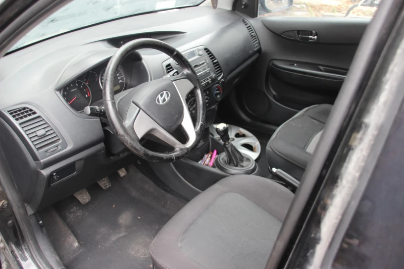 Hyundai I20 1.2i  С ПРОБЛЕМ В ДВИГАТЕЛЯ   САМО НА ЧАСТИ , снимка 8 - Автомобили и джипове - 52041290