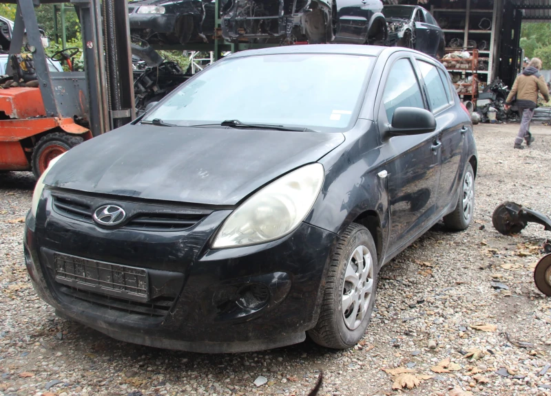 Hyundai I20 1.2i  С ПРОБЛЕМ В ДВИГАТЕЛЯ   САМО НА ЧАСТИ 