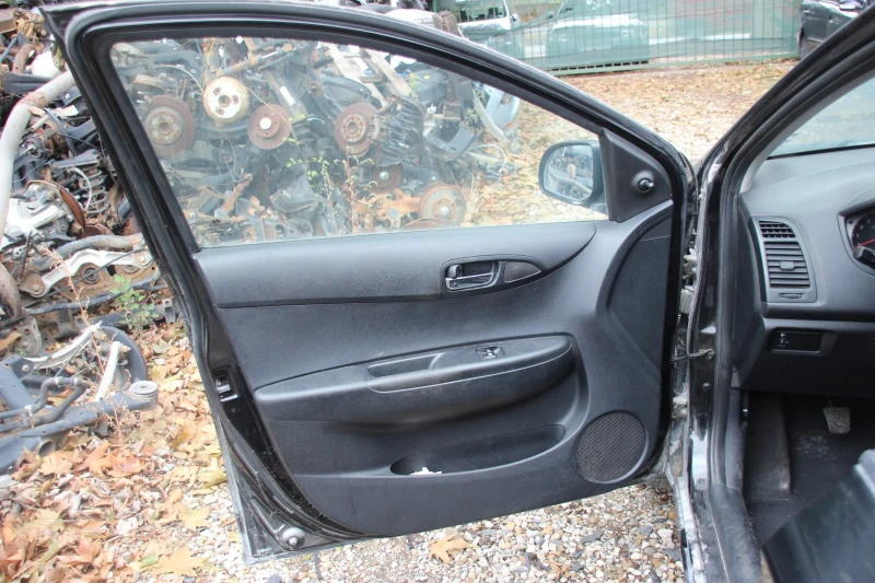 Hyundai I20 1.2i  С ПРОБЛЕМ В ДВИГАТЕЛЯ   САМО НА ЧАСТИ , снимка 11 - Автомобили и джипове - 52041290