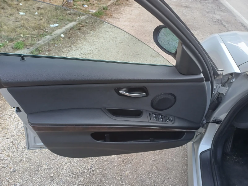 BMW 330 XI, снимка 9 - Автомобили и джипове - 52528540