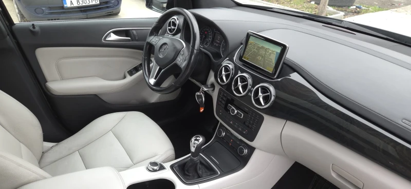 Mercedes-Benz B 180 PREMIUM* 170хил КМ* БЕНЗИН* ПАНОРАМА* , снимка 17 - Автомобили и джипове - 52883972