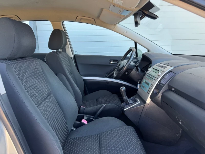 Toyota Corolla verso 2.2 136hp - изображение 5