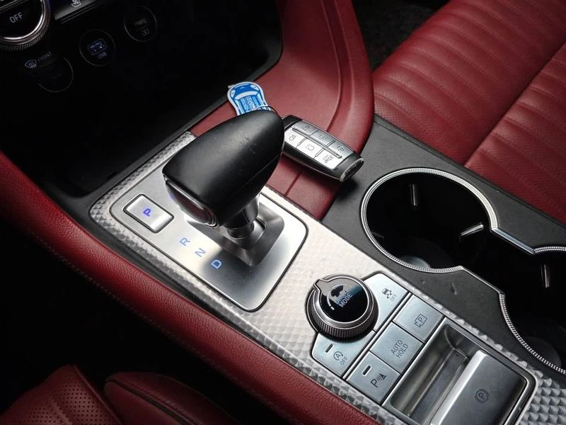 Genesis G70 2.0 Automatic, снимка 10 - Автомобили и джипове - 55598125