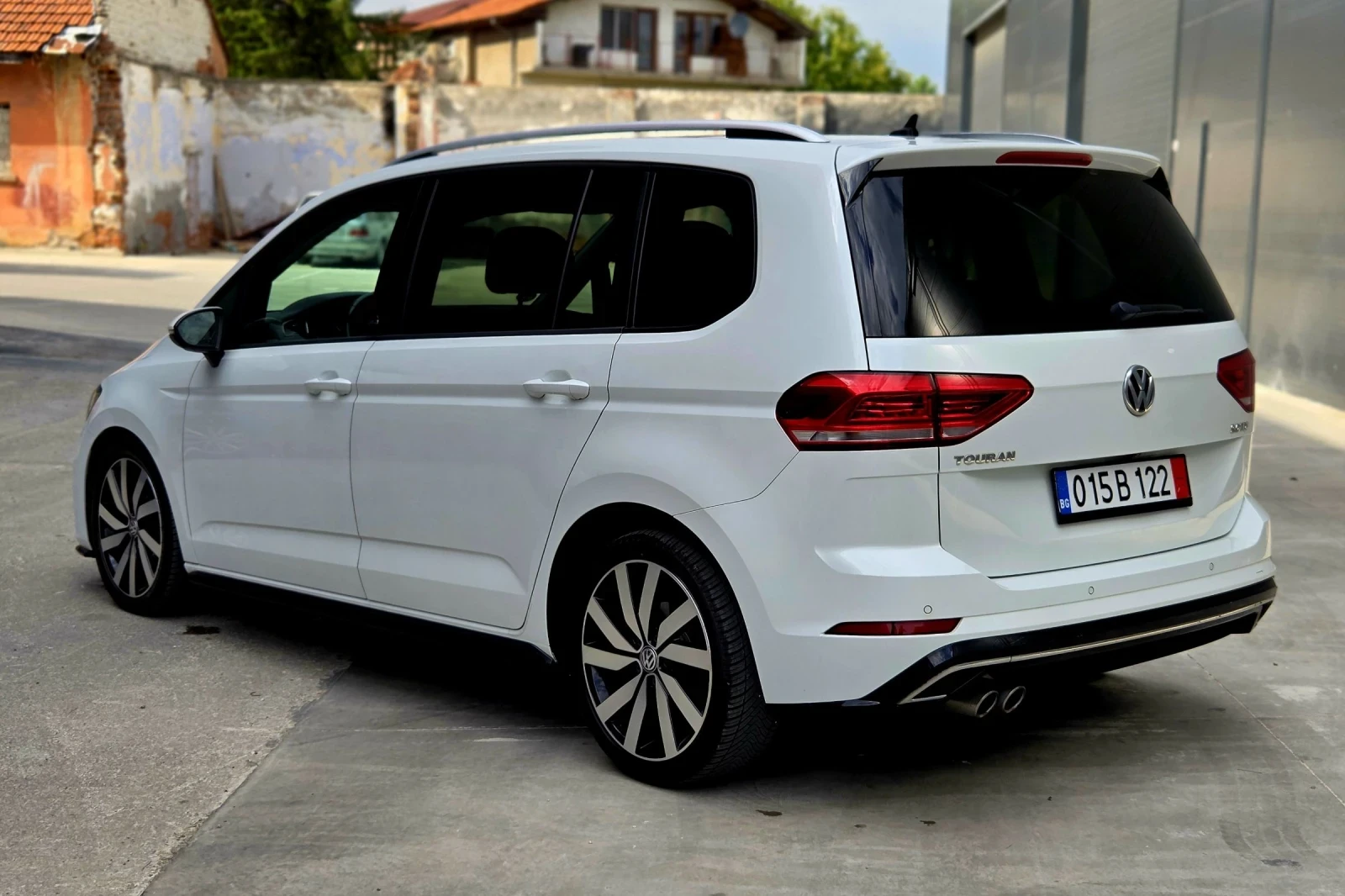 VW Touran R-Line 7-местен - изображение 3