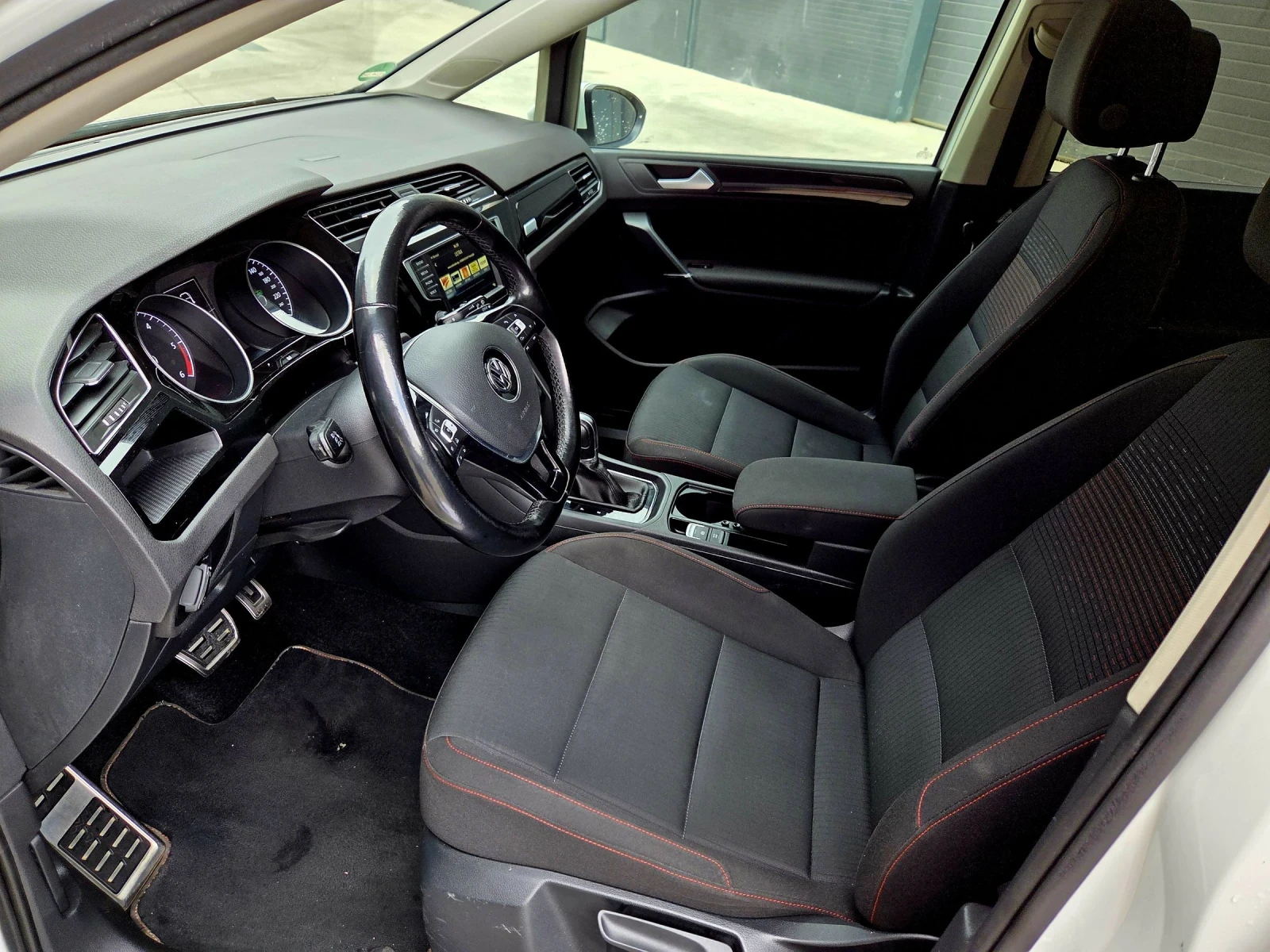 VW Touran R-Line 7-местен - изображение 5