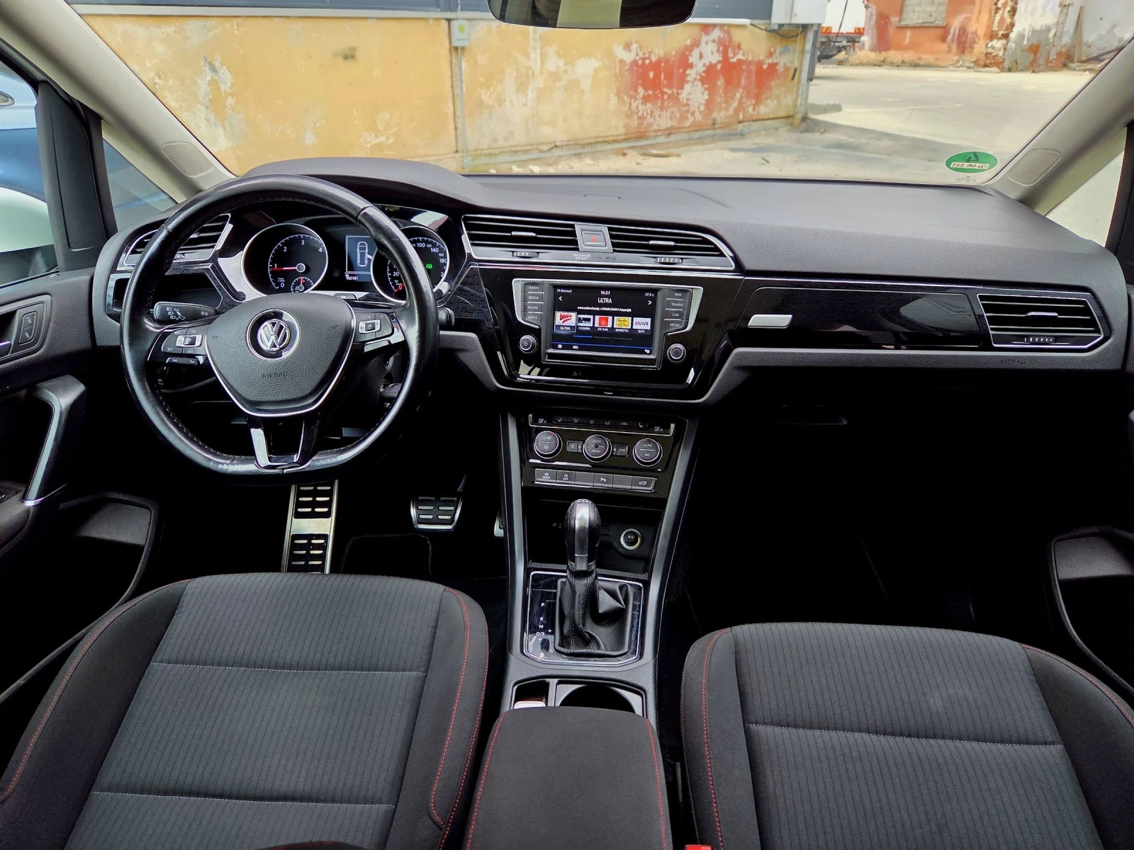 VW Touran R-Line 7-местен - изображение 7