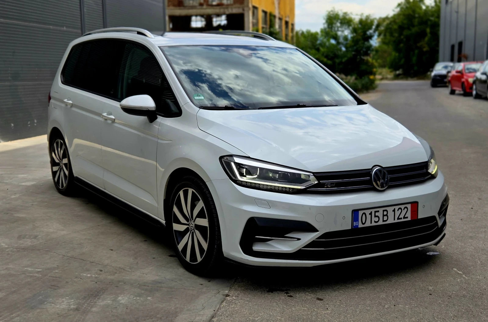 VW Touran R-Line 7-местен - изображение 2