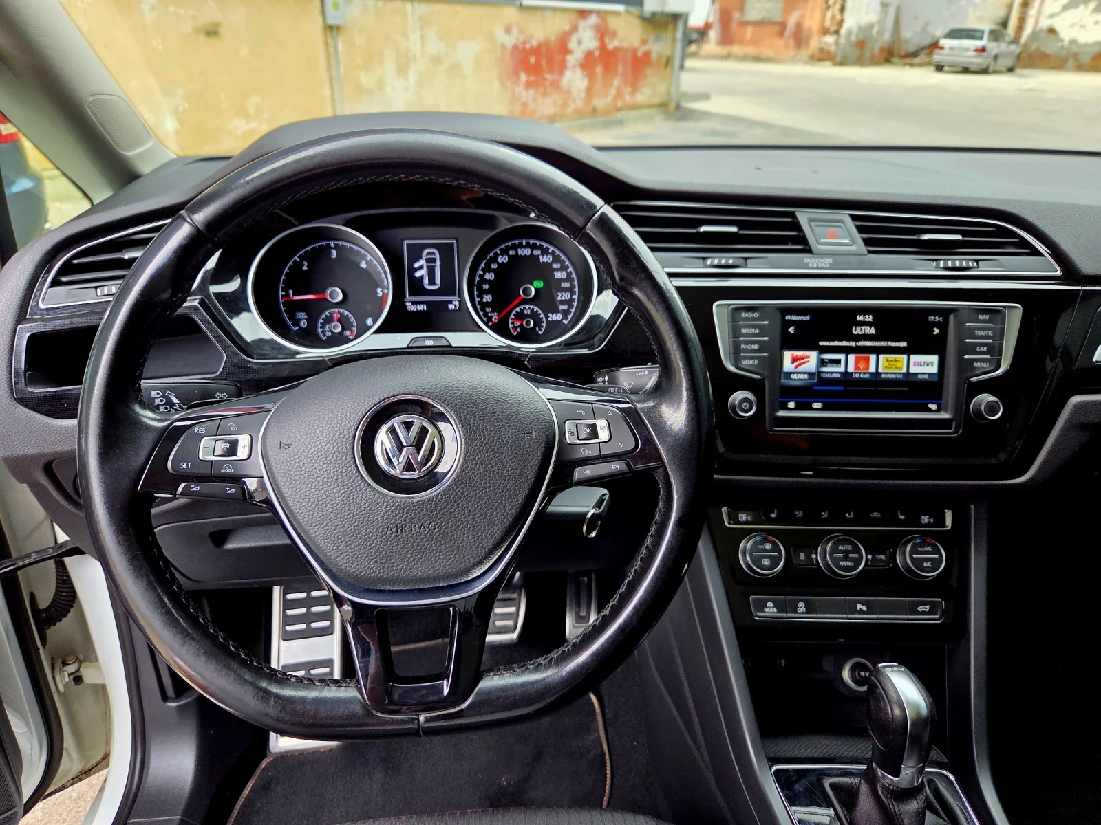 VW Touran R-Line 7-местен - изображение 8