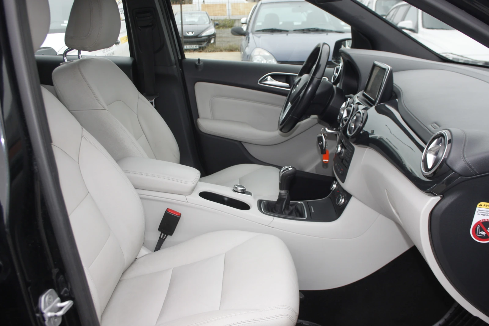 Mercedes-Benz B 180 PREMIUM* 170хил КМ* БЕНЗИН* ПАНОРАМА*  - изображение 8