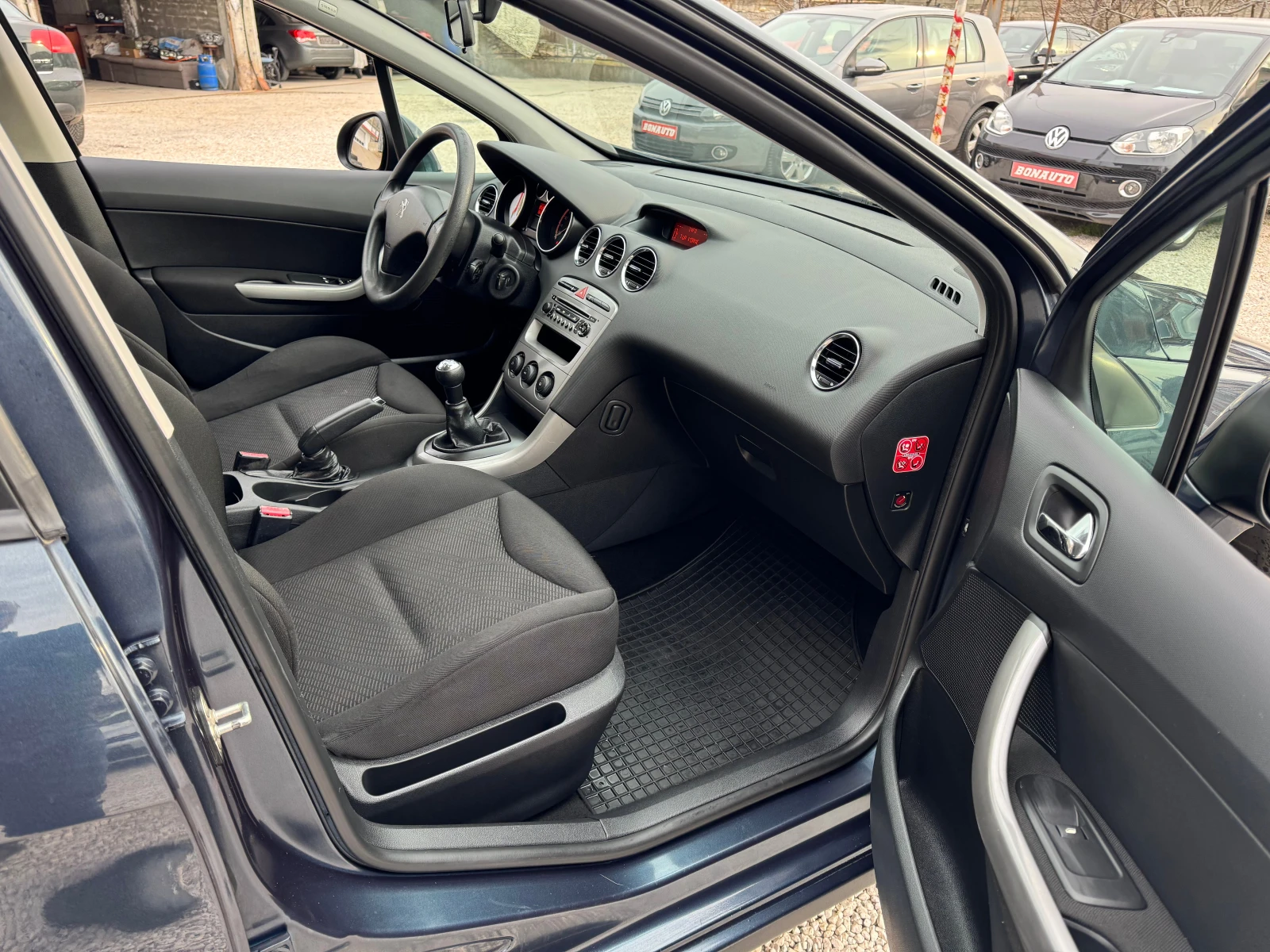 Peugeot 308 1.4i-98кс., снимка 16 - Автомобили и джипове - 53915603