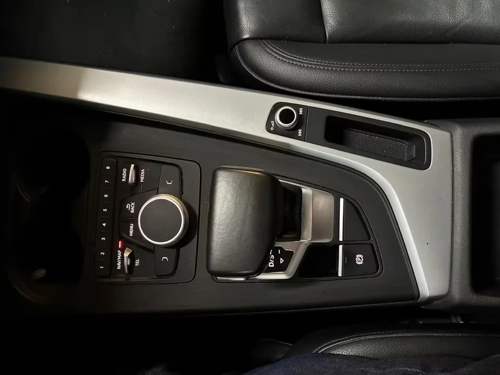 Audi A4 Avant 2.0 Tdi 190 HP Aut. DK, снимка 17 - Автомобили и джипове - 54259418